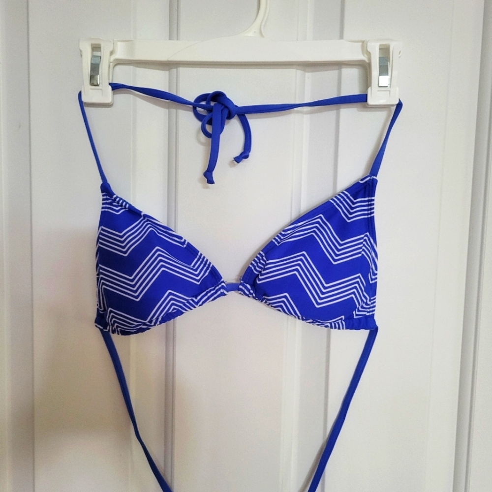 NWOT Mossimo Triangle Bikini Top